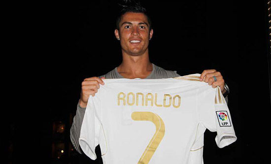 媒体人：李贤重几乎以一己之力摧毁中国男篮的外线防守