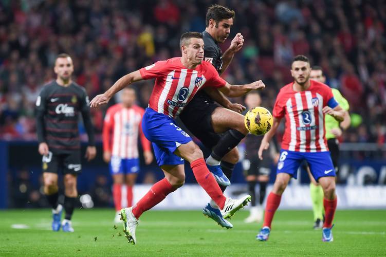 哥本哈根球迷单场向场内投掷83枚烟花，俱乐部被罚15万克朗