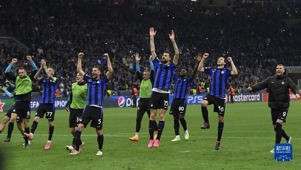 F1阿布扎比收官战：迈凯伦陷入双车争冠难题，领队回应弃车保帅传闻