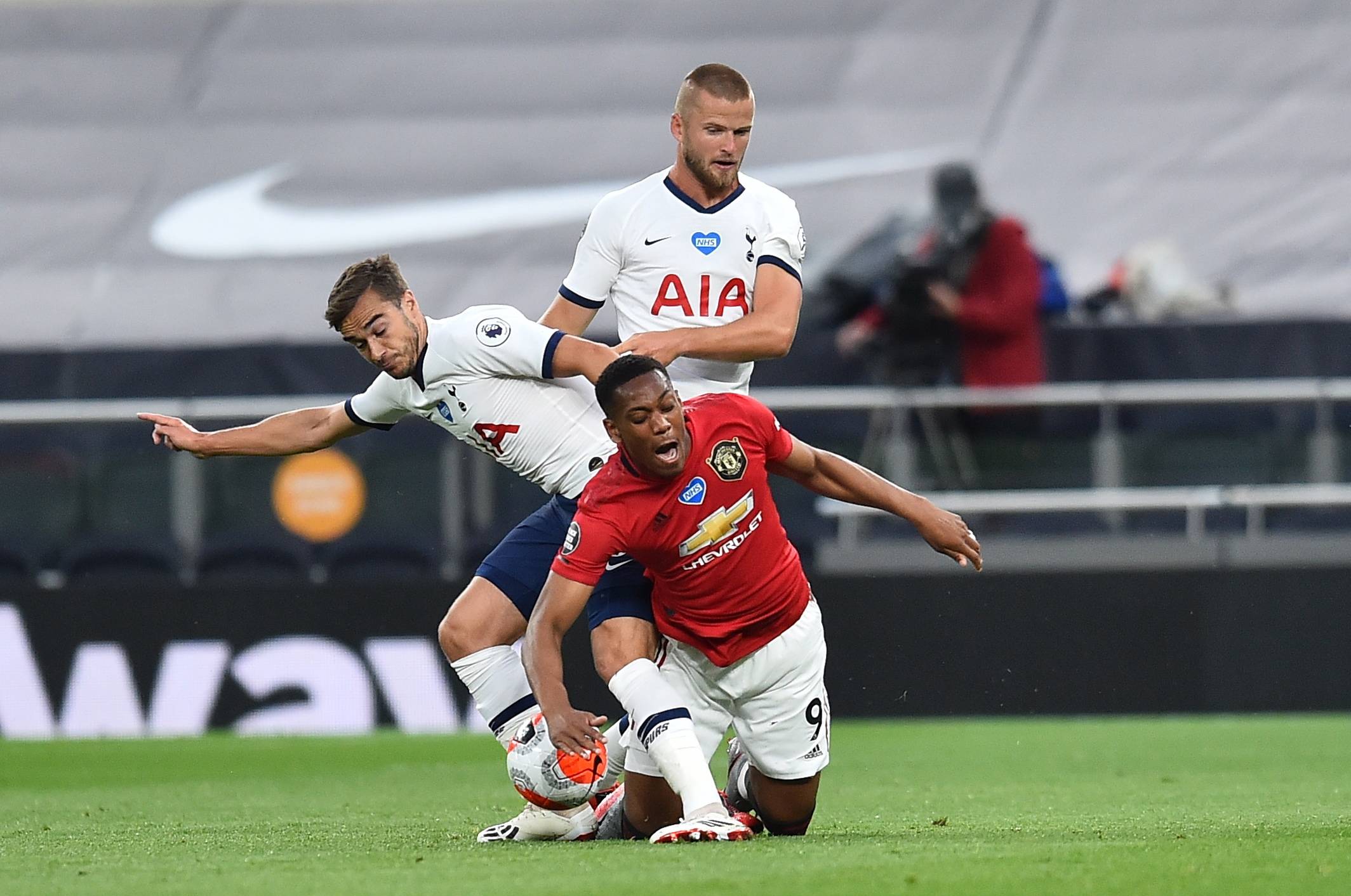 哈维·阿隆索：十二月的考验与超级杯的期待