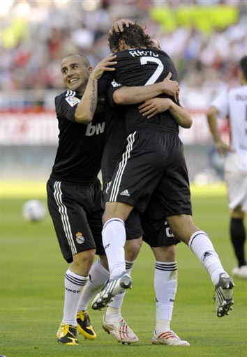 黑暗骑士上身，一哥斯达黎加球队推出与蝙蝠侠的联名球衣