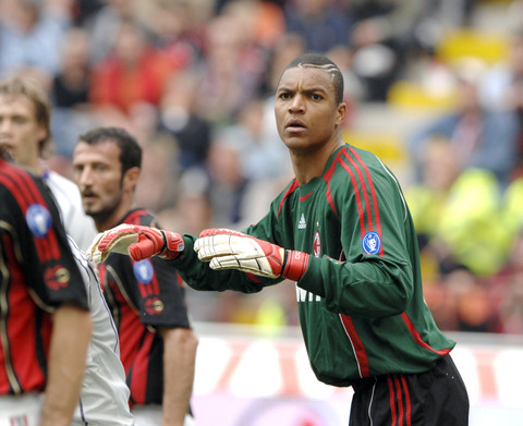 德天空：纽卡求购谢什科的新报价是总价9000万欧元