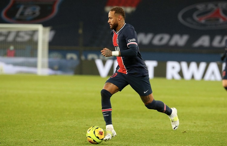 青岛海牛：李霄鹏未与球队告别，近期会根据明年情况与其谈续约