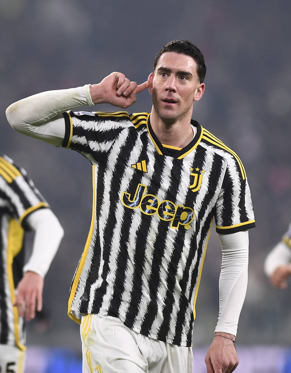 记录报：中国与日本的俱乐部关注葡超中场林肯；身价350万欧